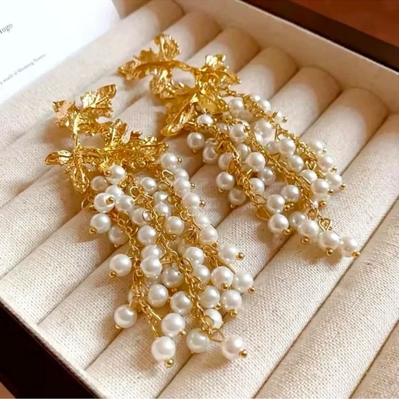 Anthropologie Gingko Leaf Pearl Drop Earrings - Picture 5 of 8